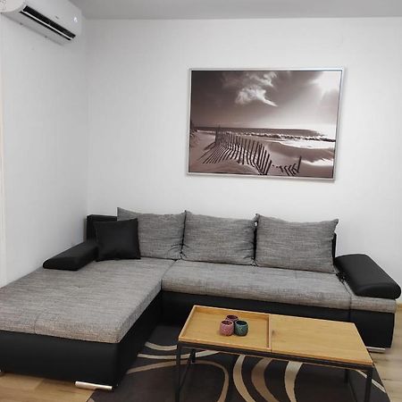Apartman Branimir โนวาลยา ภายนอก รูปภาพ