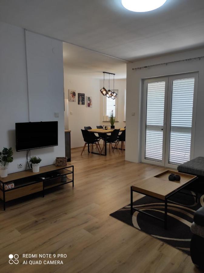 Apartman Branimir โนวาลยา ภายนอก รูปภาพ