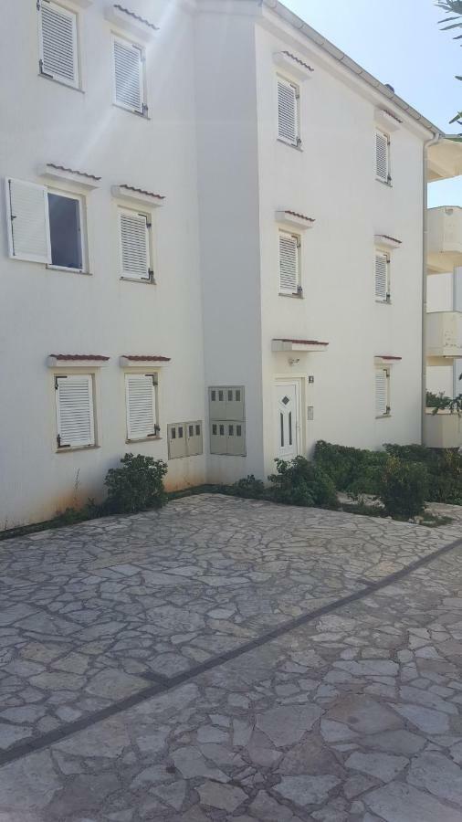 Apartman Branimir โนวาลยา ภายนอก รูปภาพ