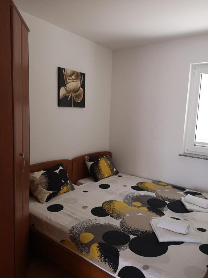 Apartman Branimir โนวาลยา ภายนอก รูปภาพ